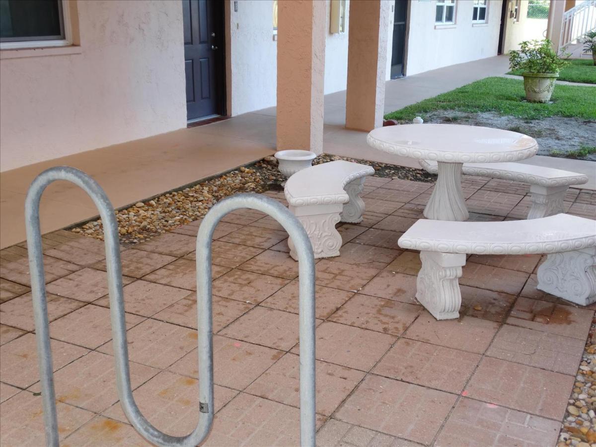 Spanish Main Unit 1- Direct Oceanfront Condo! Cocoa Beach Exterior photo